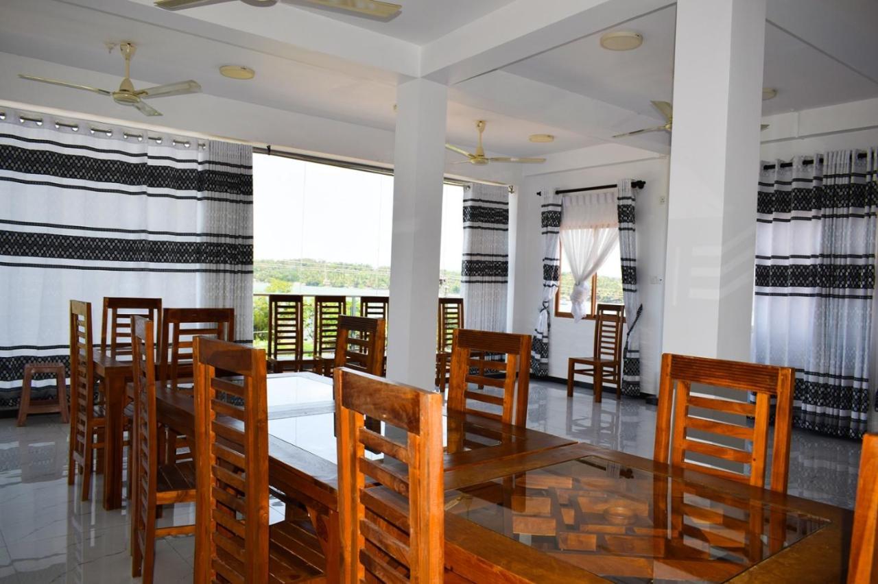 Holiday Villa Trincomalee Buitenkant foto