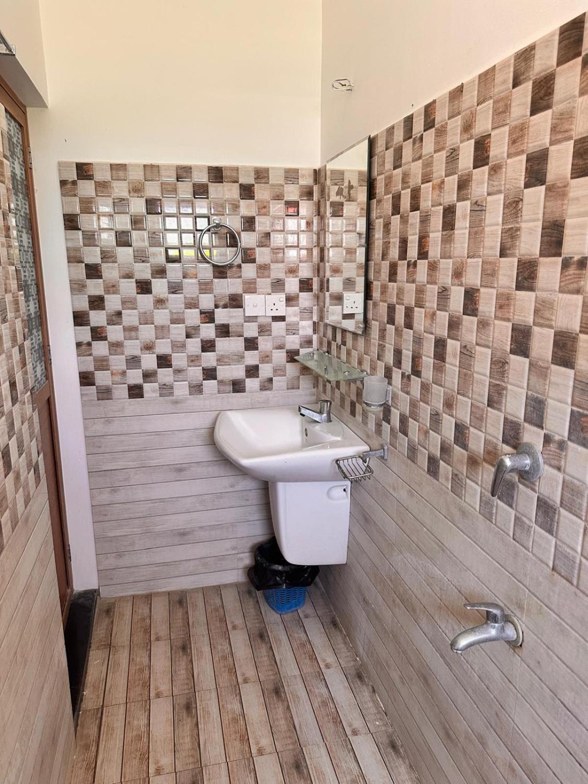 Holiday Villa Trincomalee Buitenkant foto
