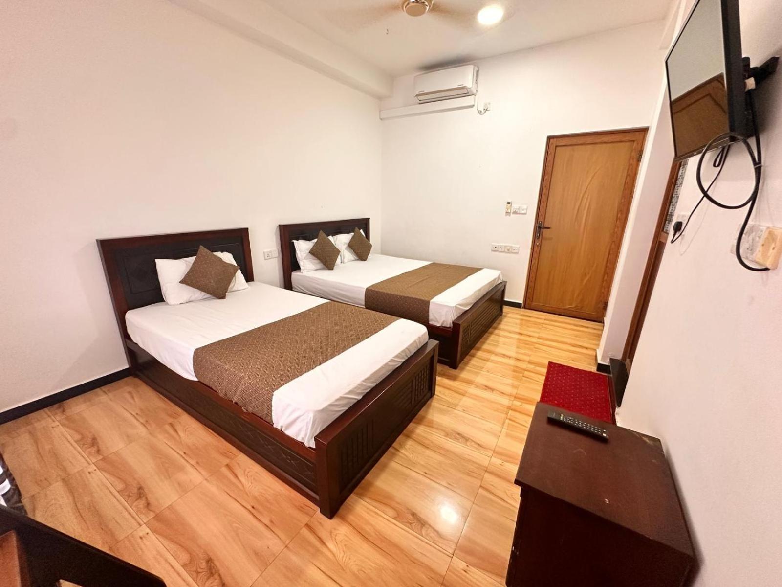 Holiday Villa Trincomalee Buitenkant foto
