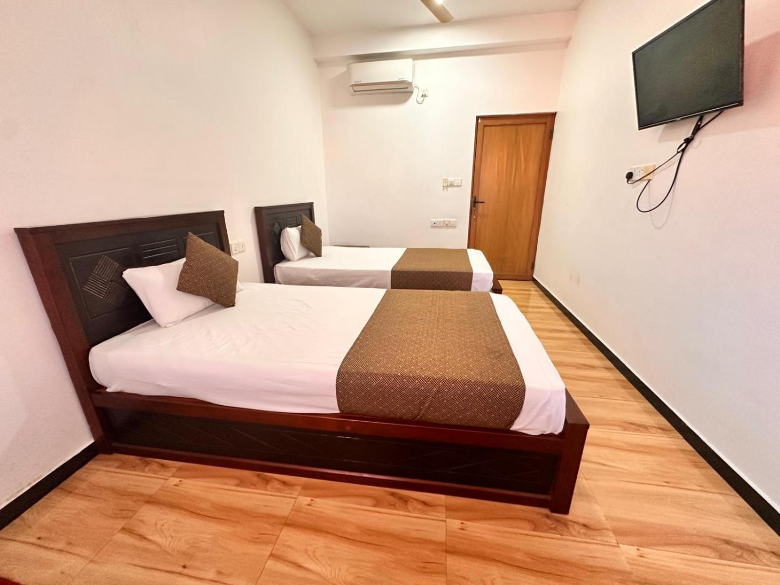 Holiday Villa Trincomalee Buitenkant foto