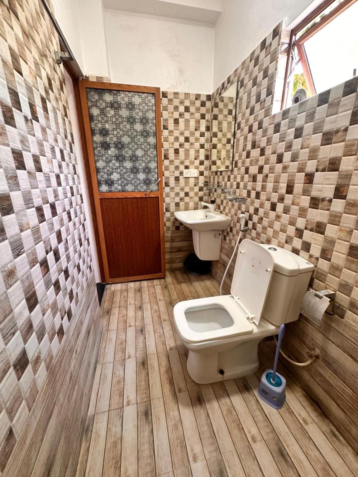 Holiday Villa Trincomalee Buitenkant foto